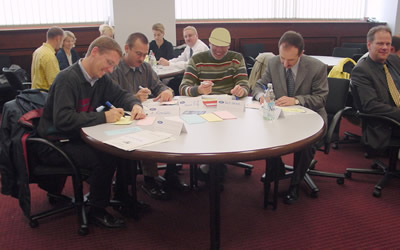 Foto: Gruppenarbeit im Seminar